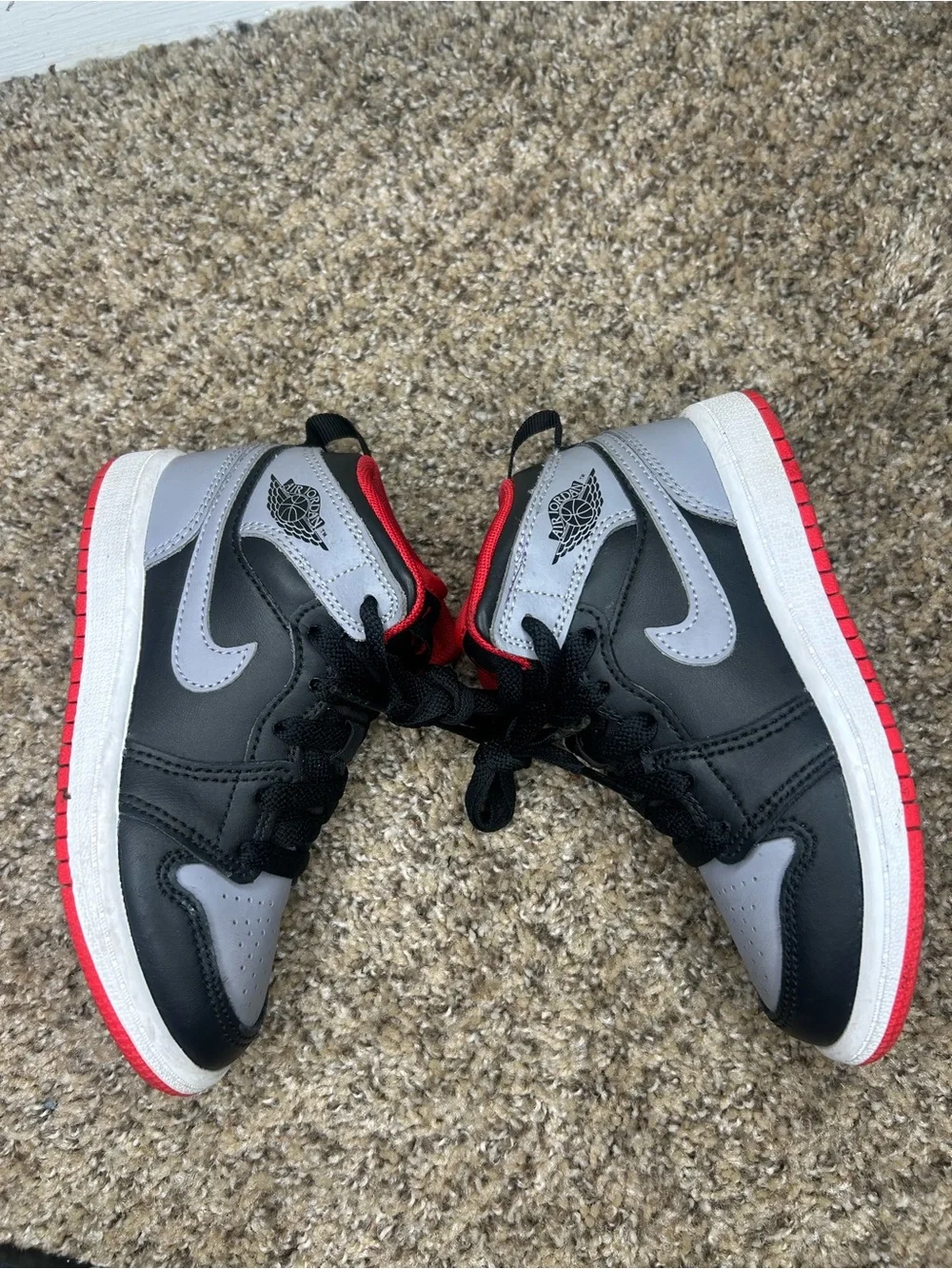 Two pairs of shoes, $45 ending date on July 4 DQ8423-006 Nike GS Air Jordan 1